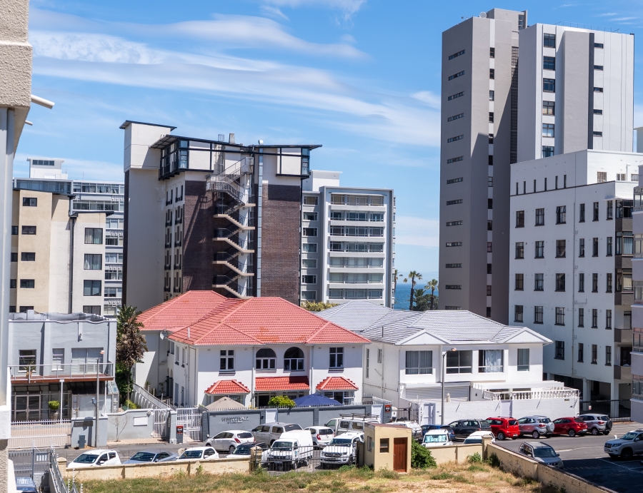 2 Bedroom Property for Sale in Sea Point Western Cape